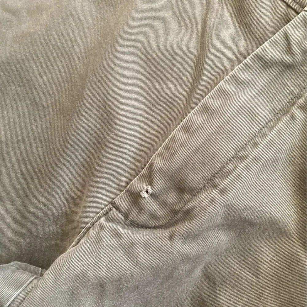 J. Crew Classic Chino Pants Grey Bottoms Men’s Size W 32 x L 32 FLAW HOLE